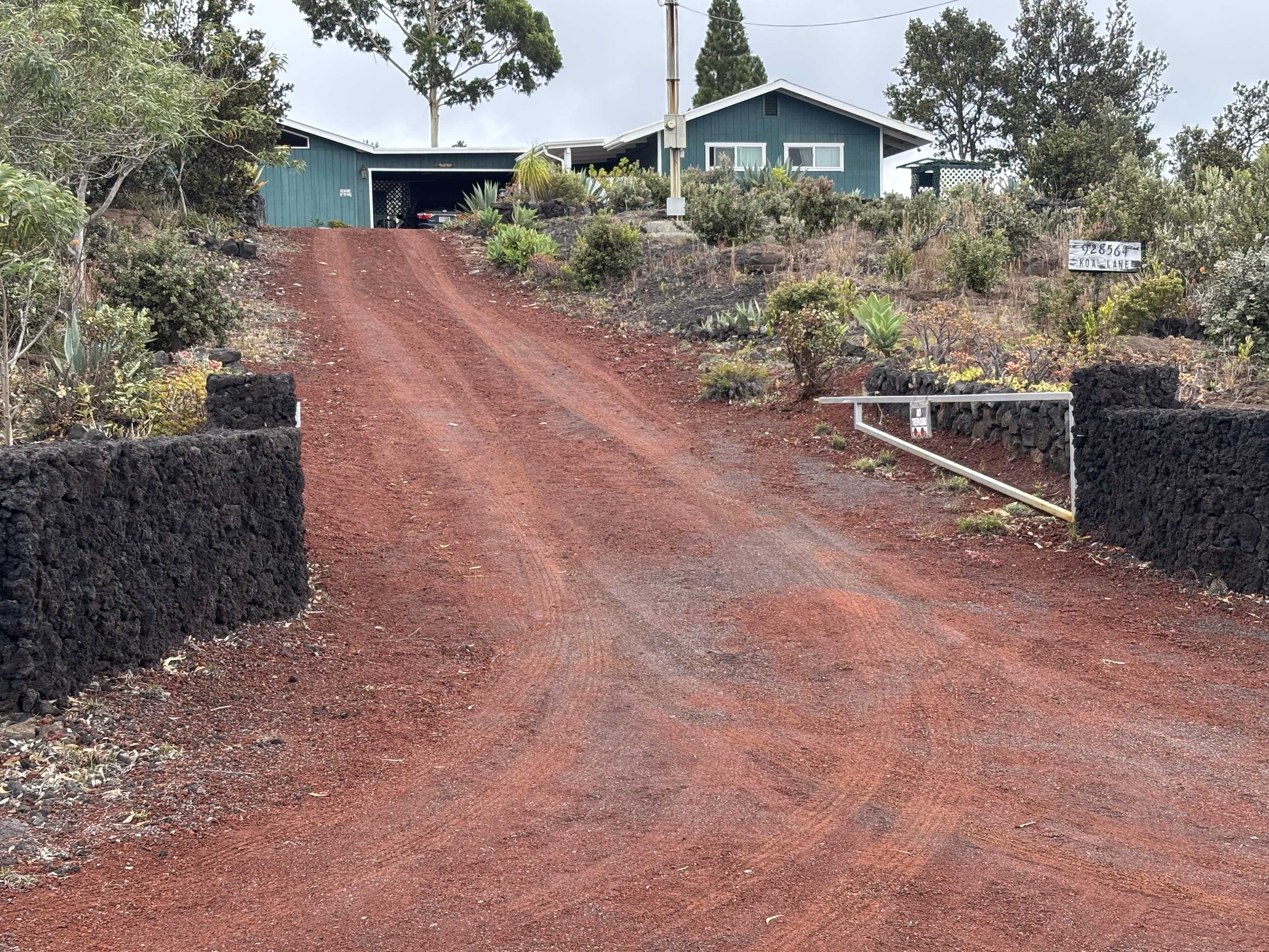 Ocean View, HI 96737,92-8564 KOA LN