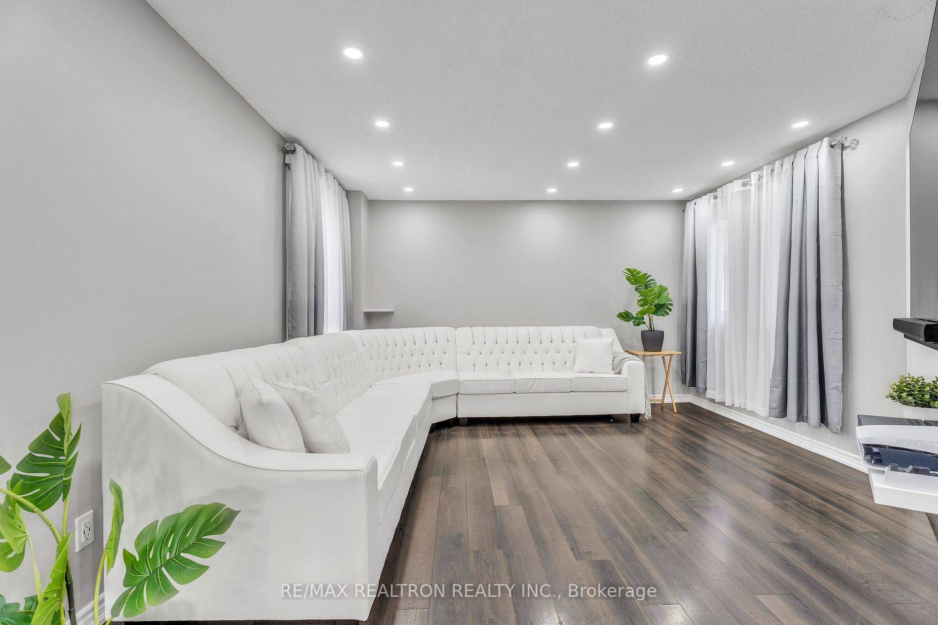 Clarington, ON L1E 2G6,150 Sandringham DR