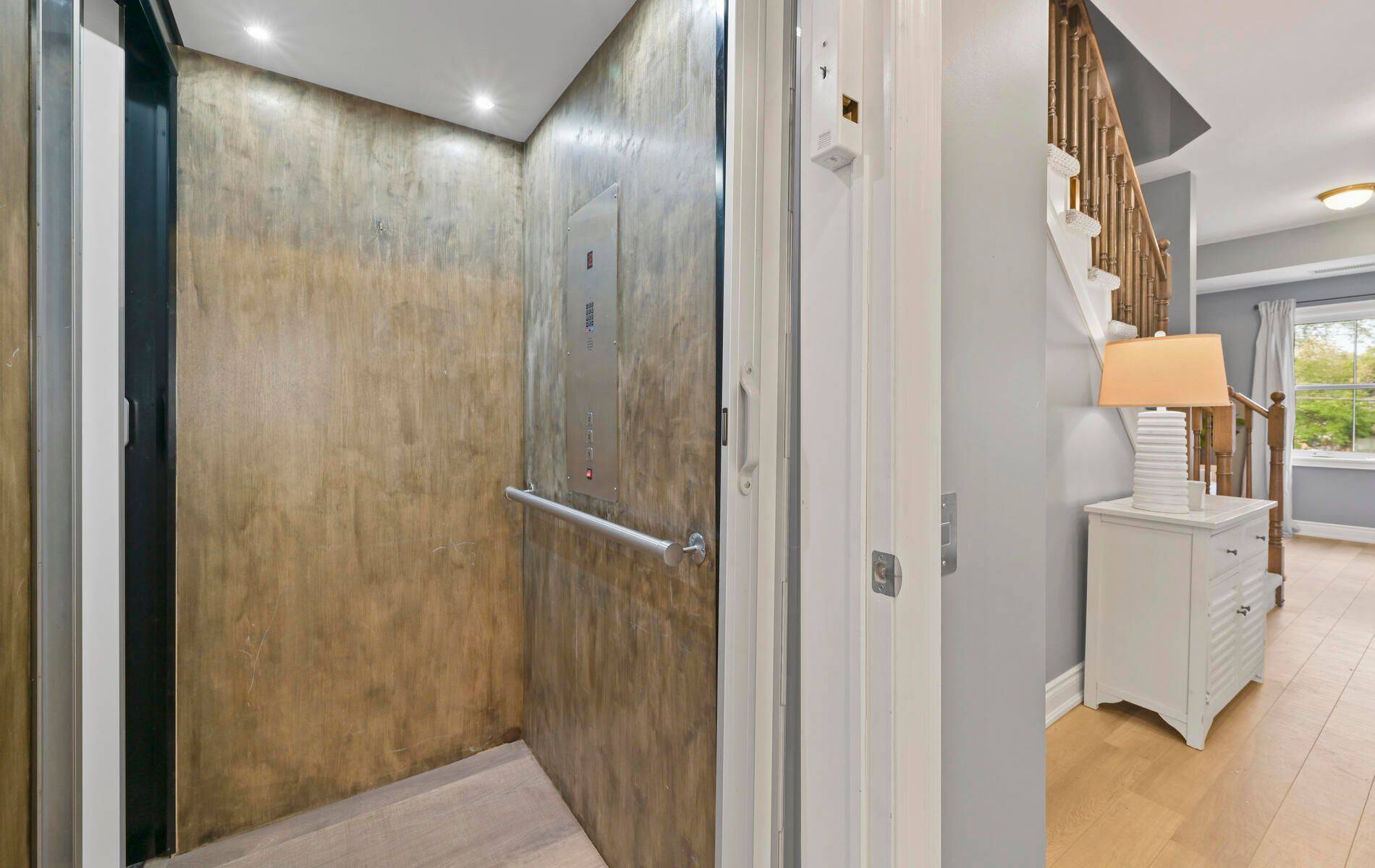 Whitby, ON L1M 1A2,17 Baldwin ST N #205