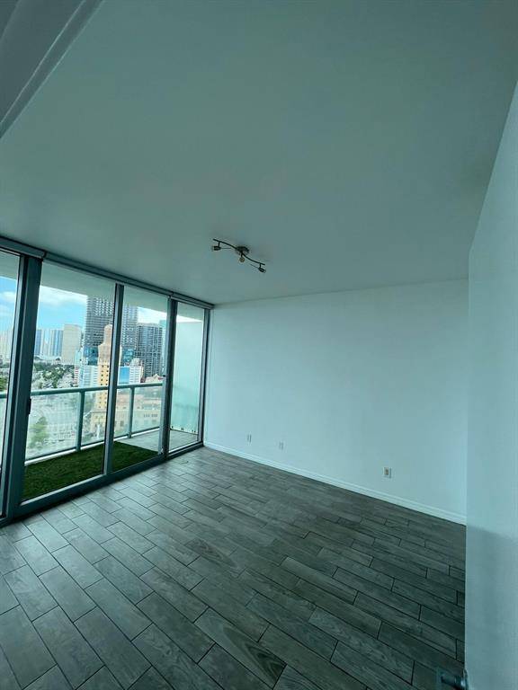 Miami, FL 33132,888 Biscayne Boulevard #1807