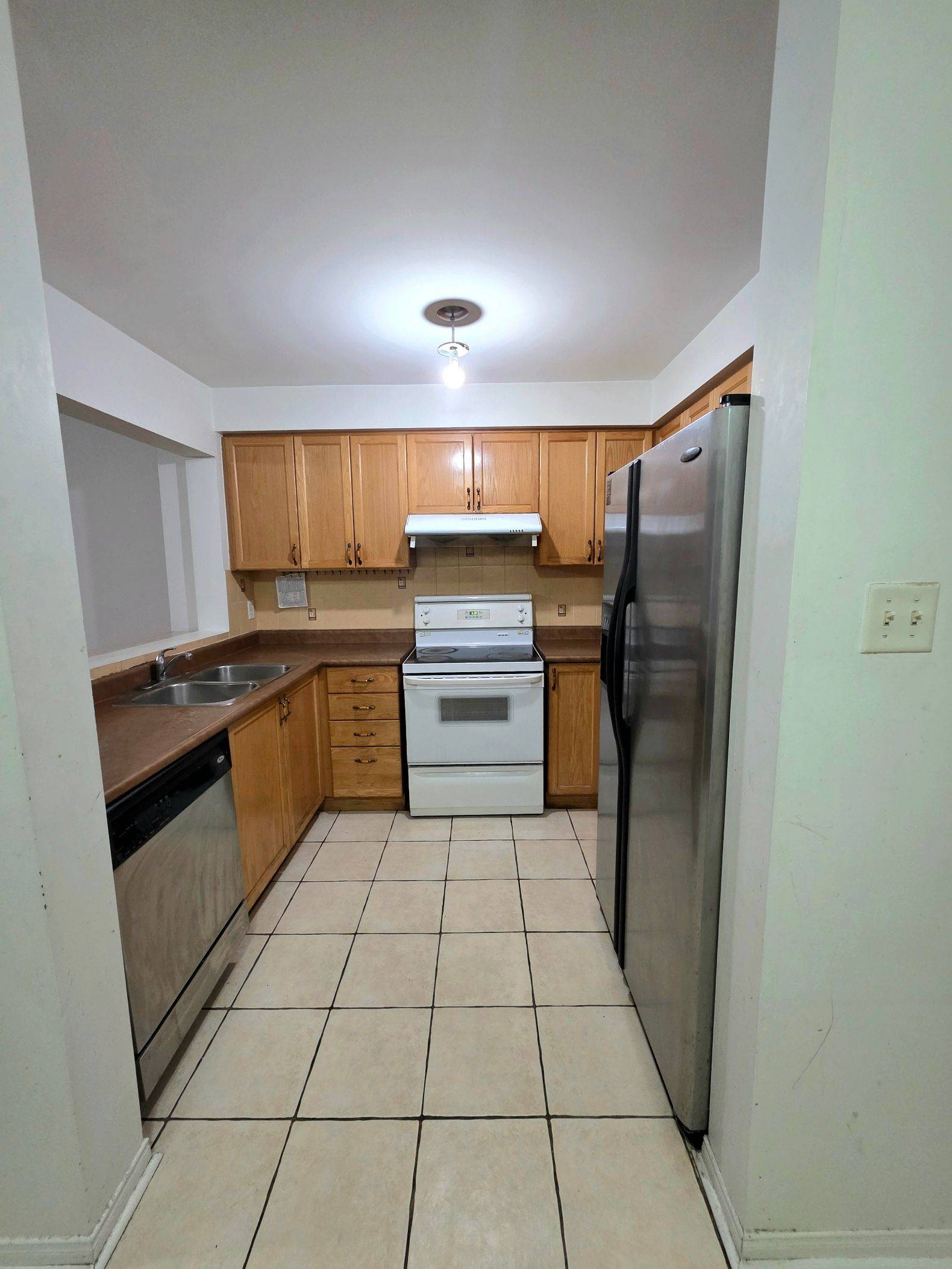 Brampton, ON L6X 5E5,39 Rotunda ST