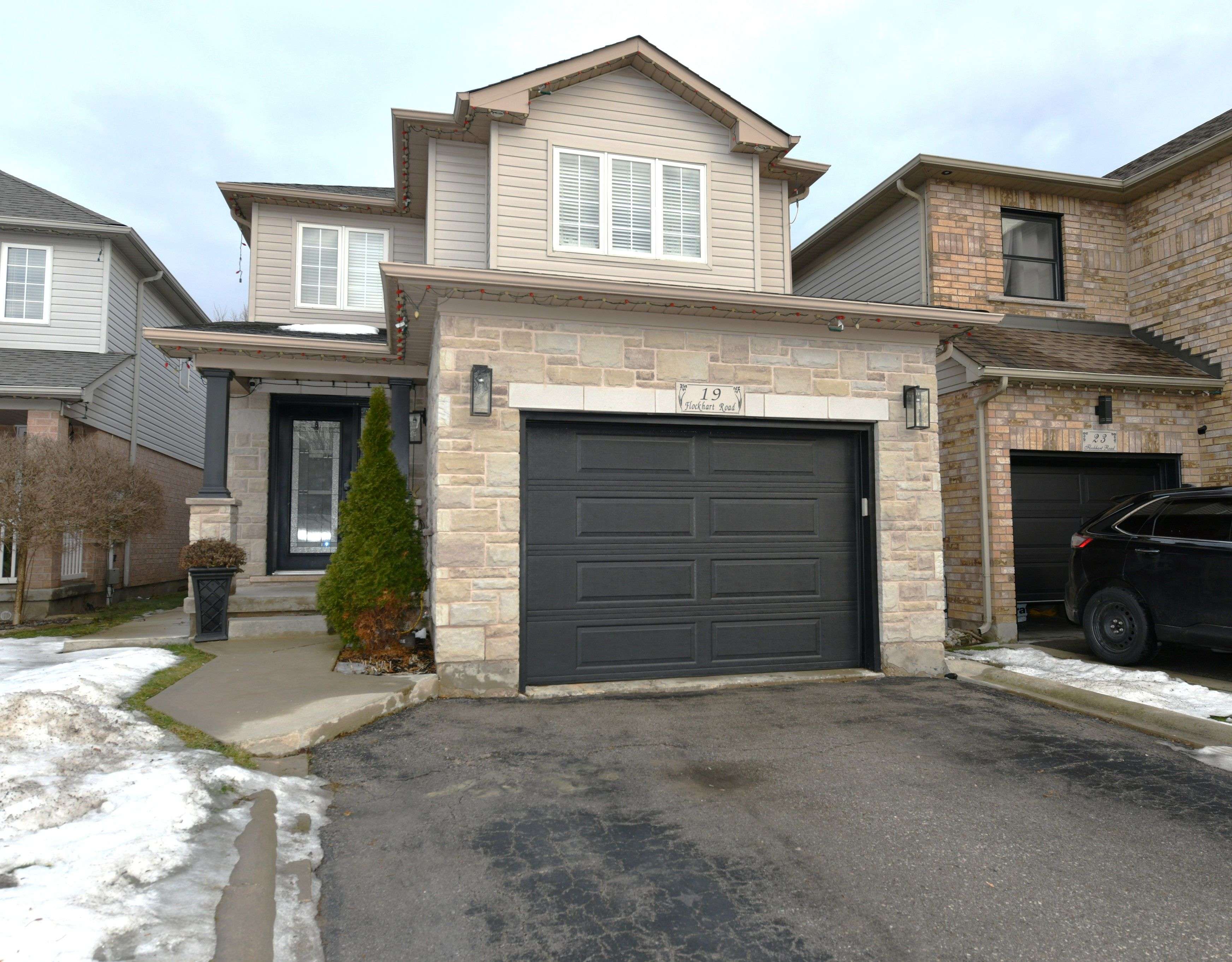 Cambridge, ON N1P 1G2,19 Flockhart RD