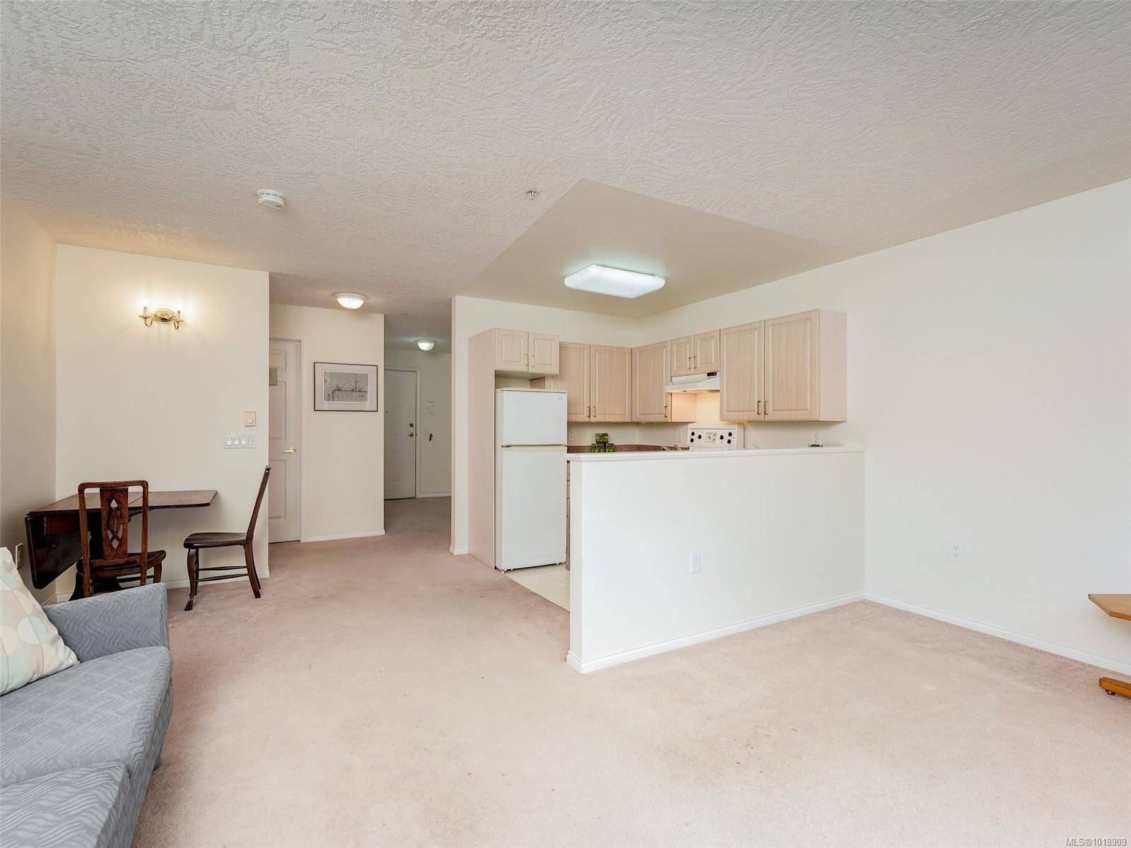 Saanich, BC V8P 5T5,1485 Garnet Rd #213