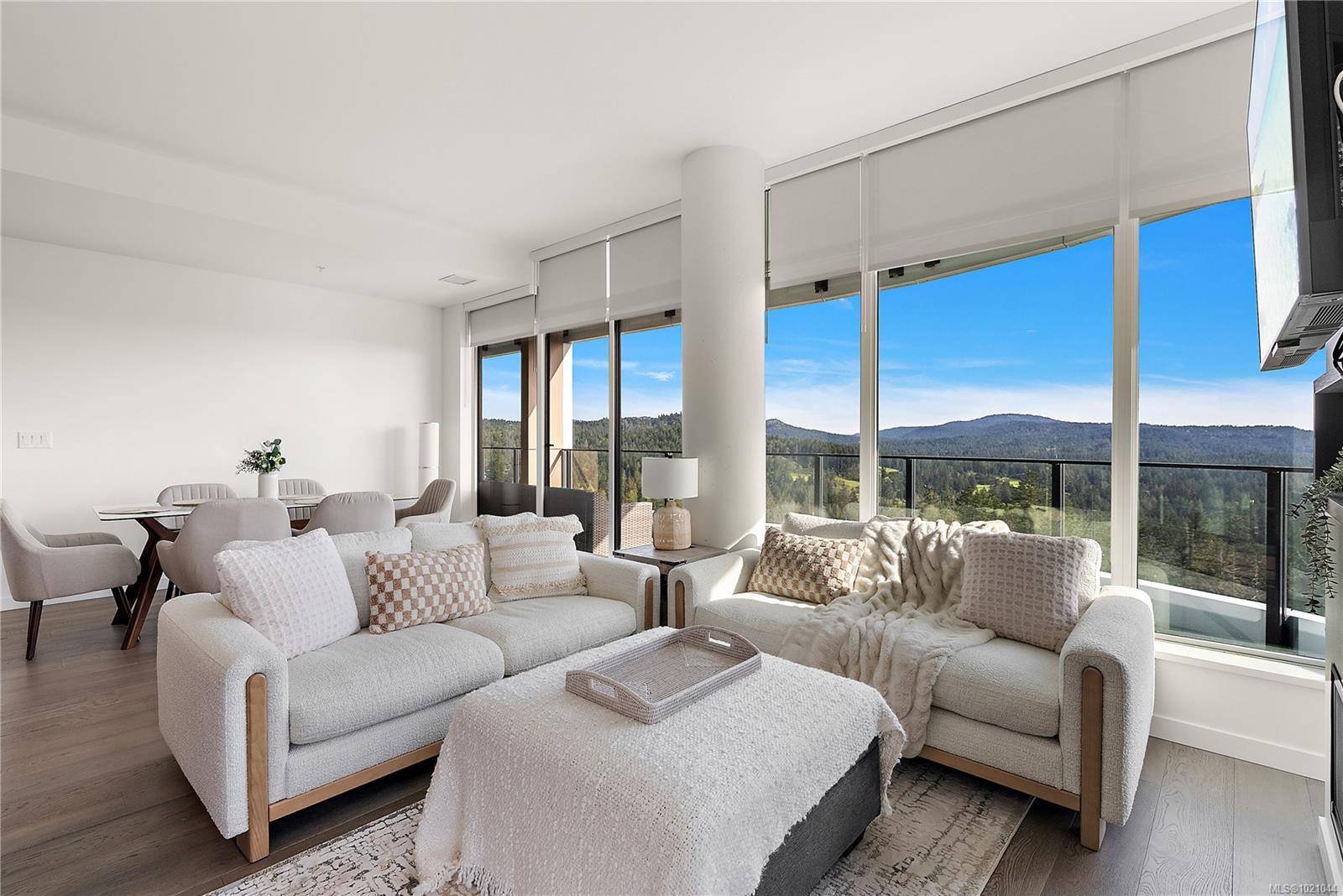 Langford, BC V9B 6R6,2000 Hannington Rd #1402