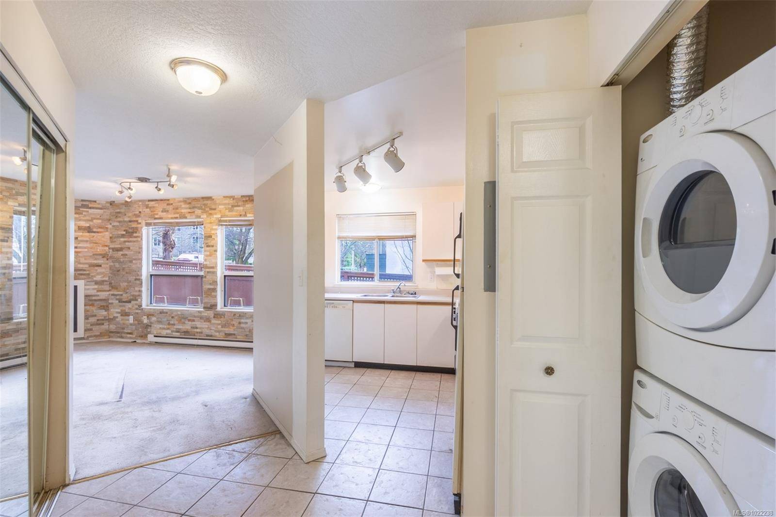 Victoria, BC V8T 2A4,1055 Hillside Ave #201