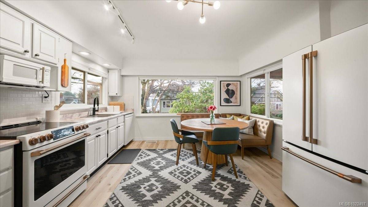 Oak Bay, BC V8V 3K8,2360 Cranmore Rd