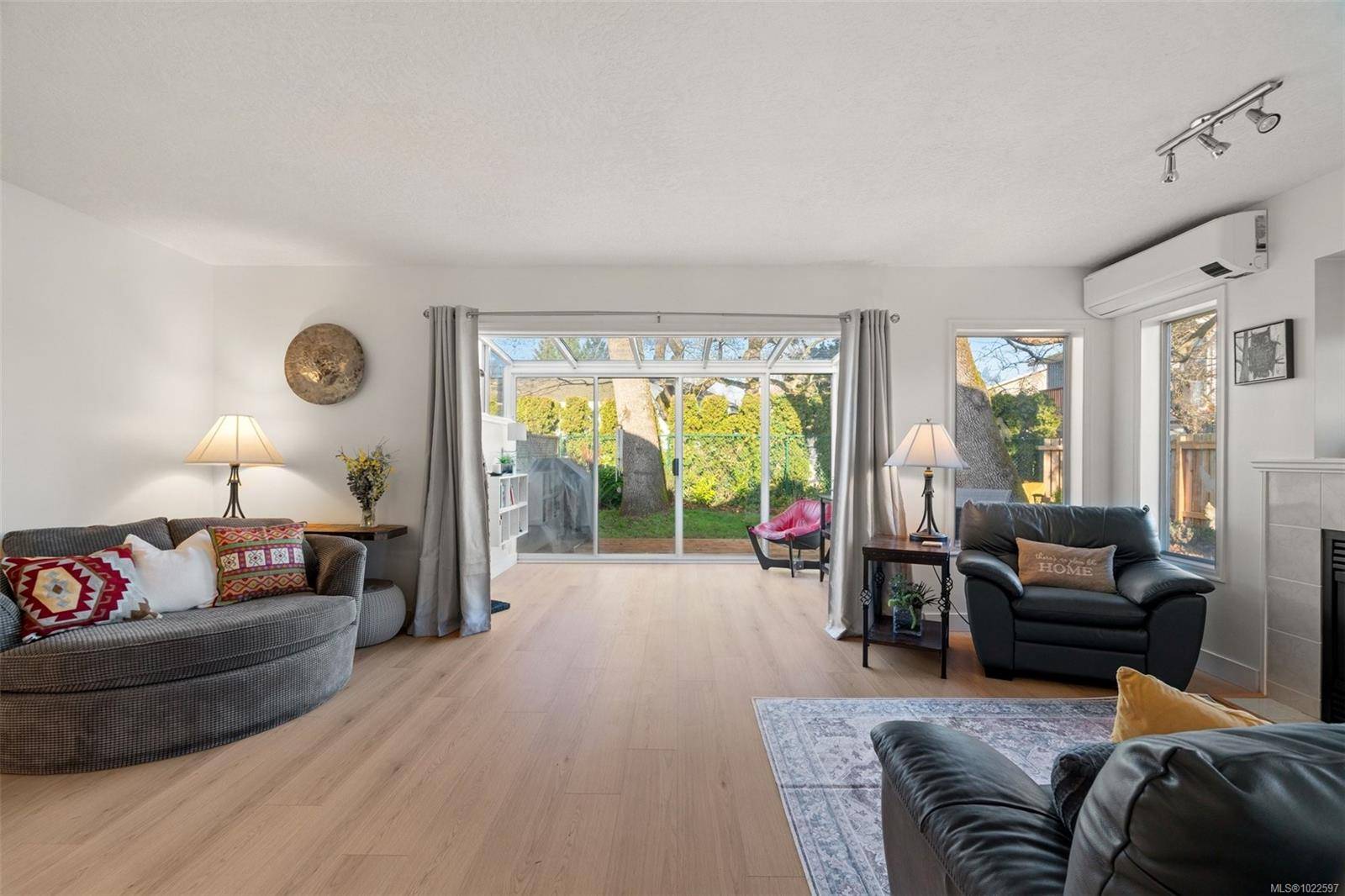 Sidney, BC V8L 4W1,2012 Northbrook Dr