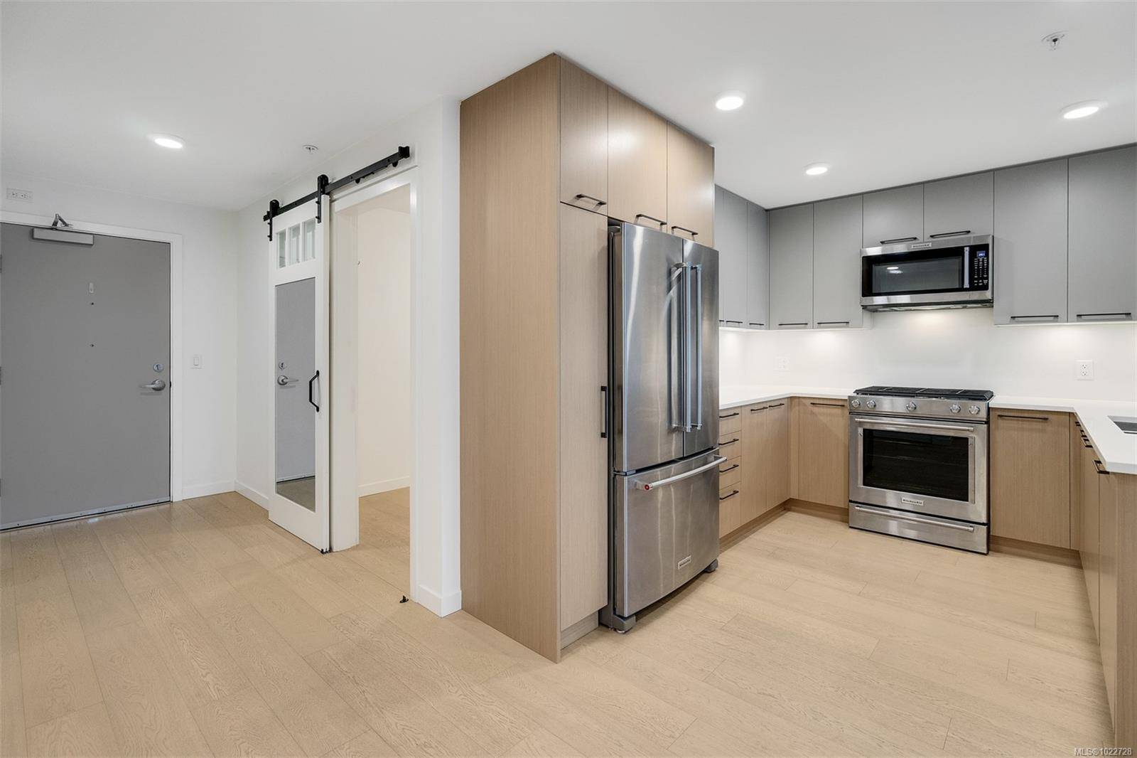 Sidney, BC V8L 2Z8,9775 Fourth St #302