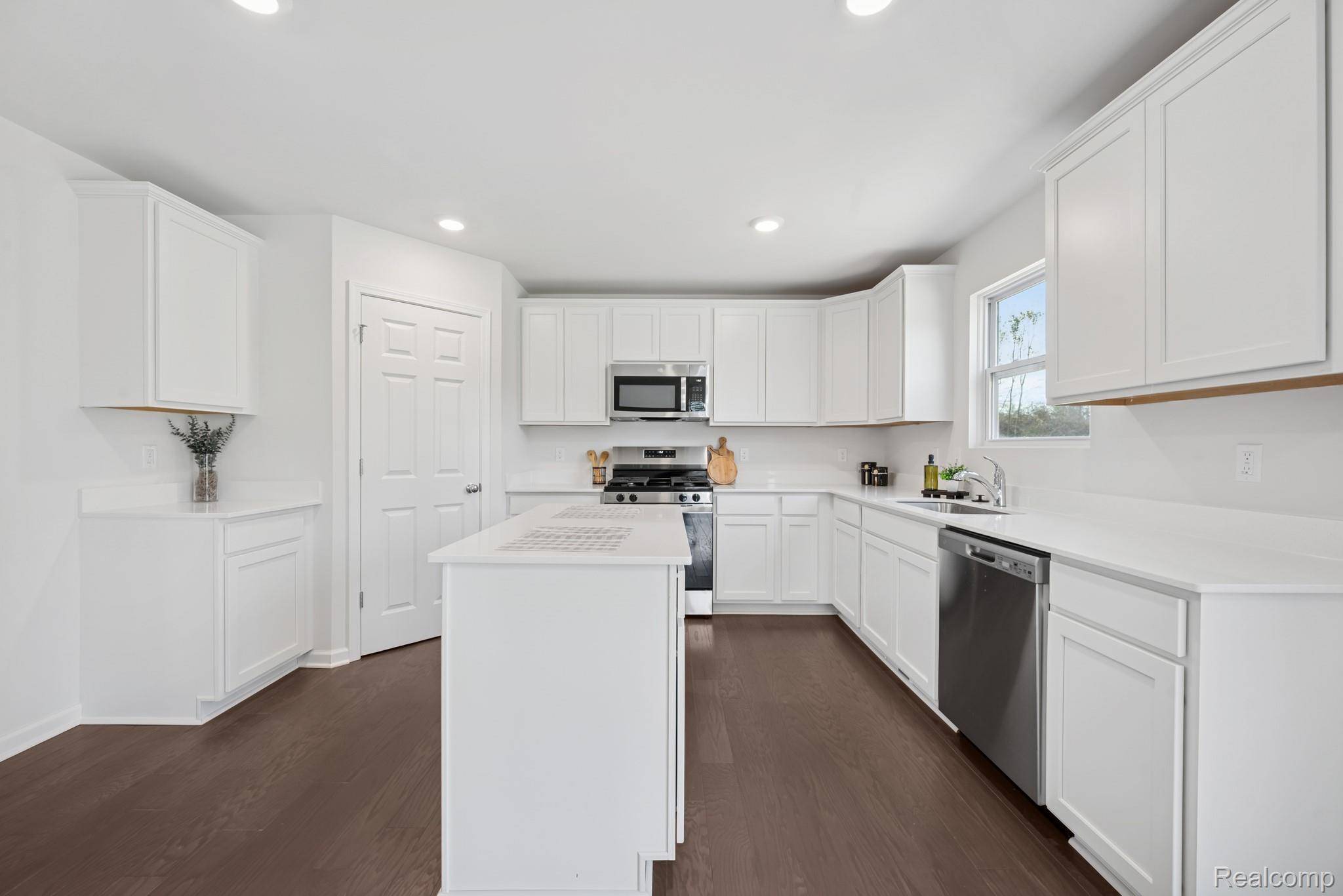 New Baltimore, MI 48047,54597 MOCKINGBIRD DR