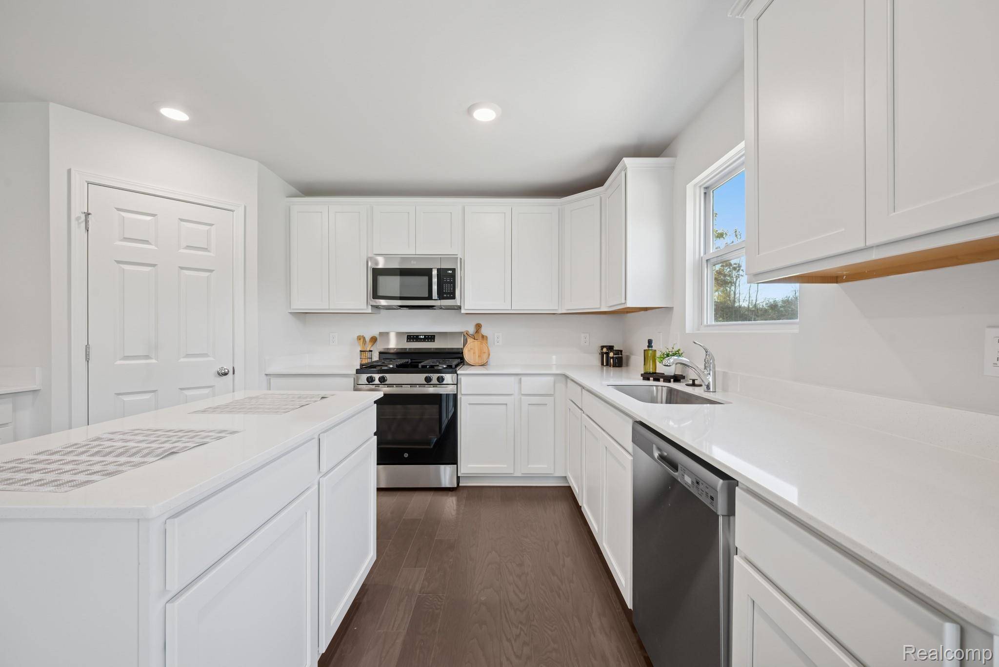 New Baltimore, MI 48047,54597 MOCKINGBIRD DR