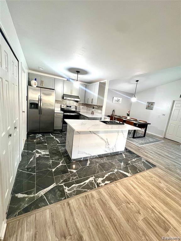 Sterling Heights, MI 48313,13185 Canopy DR