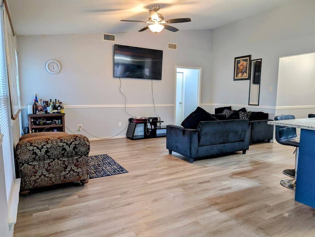 Arlington, TX 76006,1901 Bosque Lane