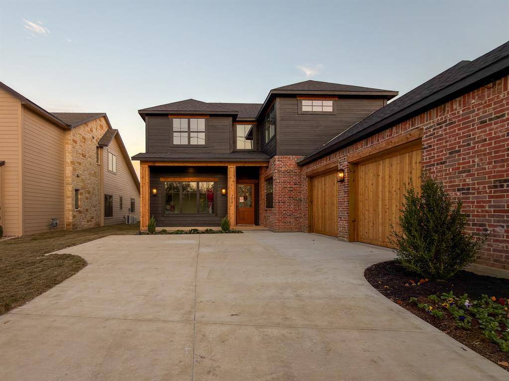 Roanoke, TX 76262,206 Pecan Street