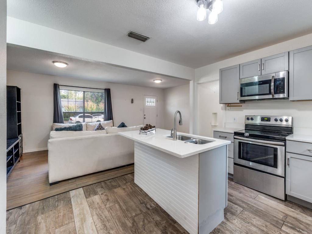 Dallas, TX 75218,11528 Sinclair Avenue