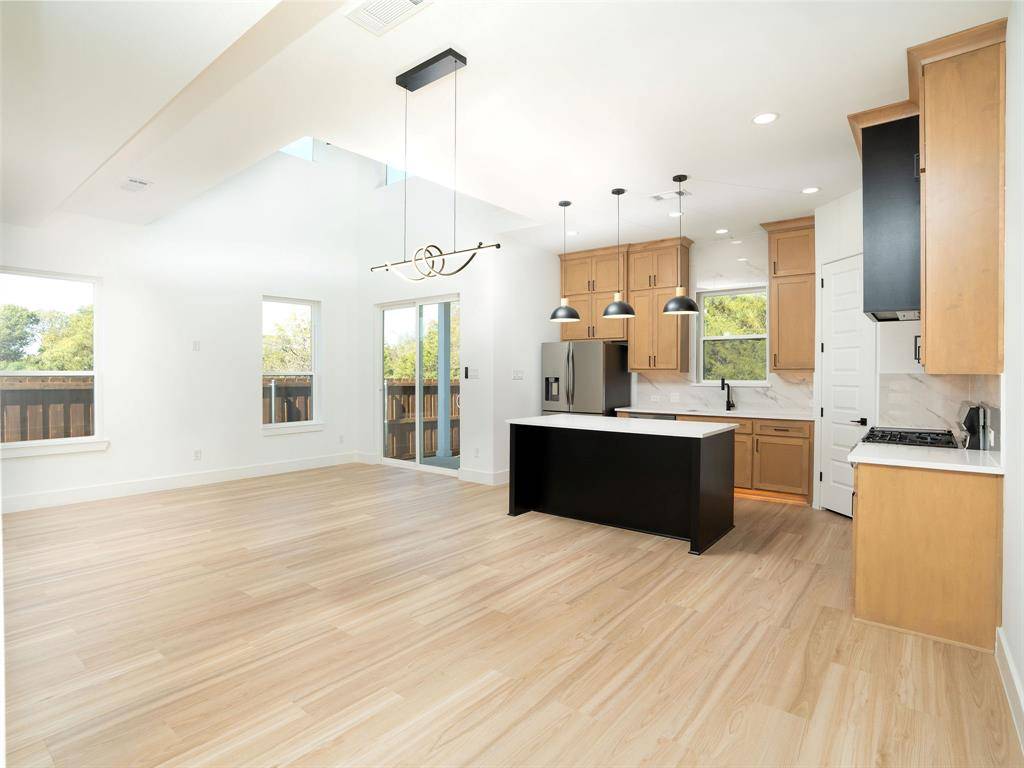 Dallas, TX 75236,5851 Millar Drive