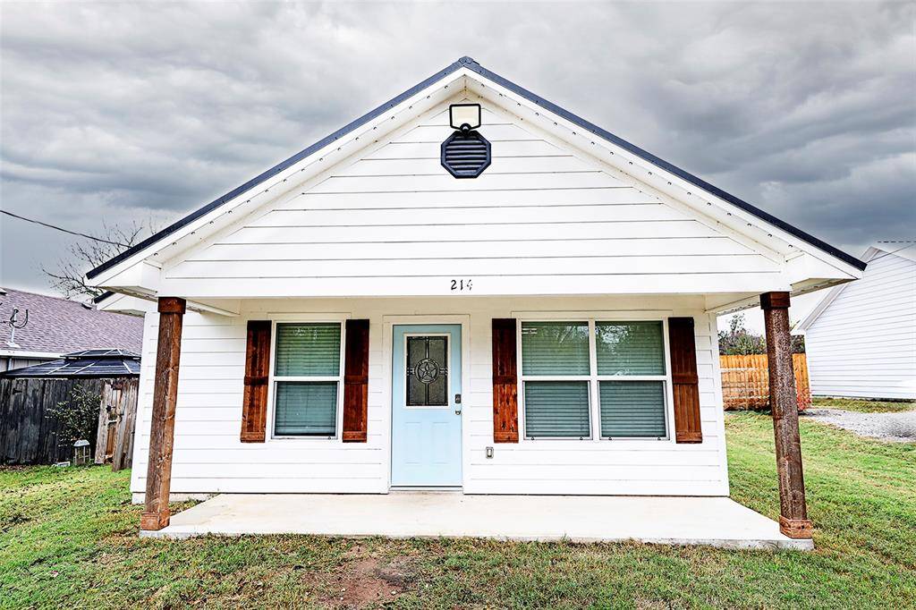 Bowie, TX 76230,214 E Clay Street