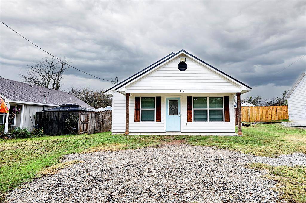 Bowie, TX 76230,214 E Clay Street