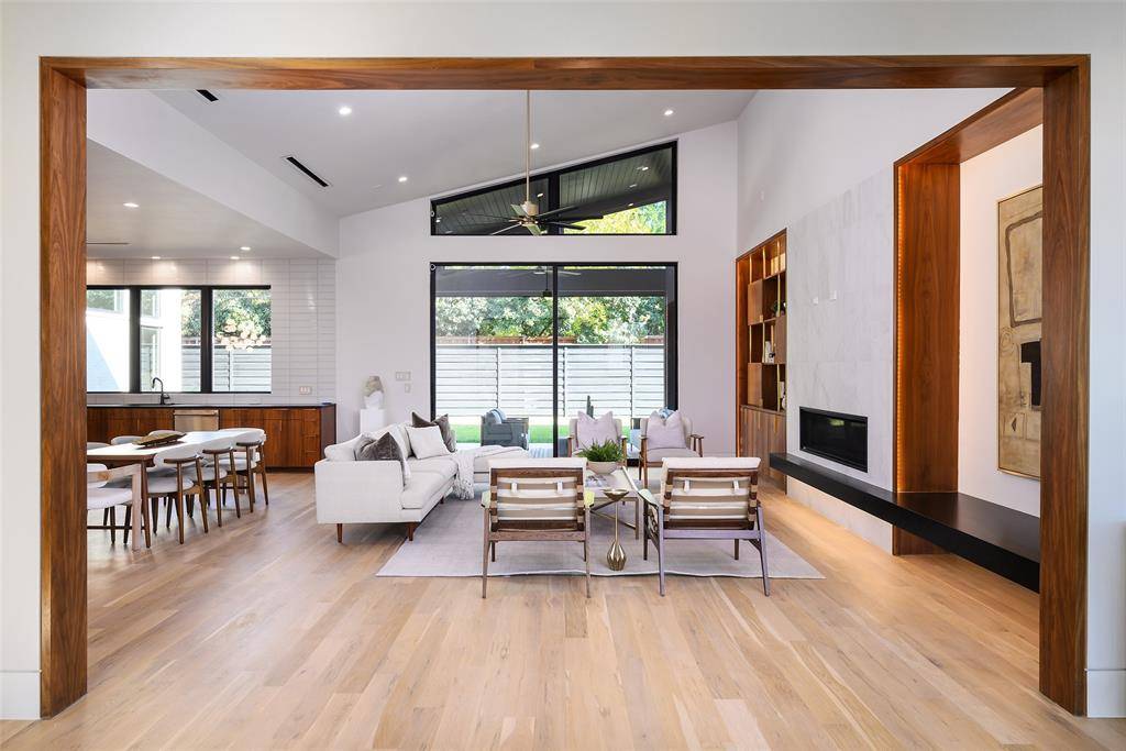 Dallas, TX 75229,10142 Coppedge Lane