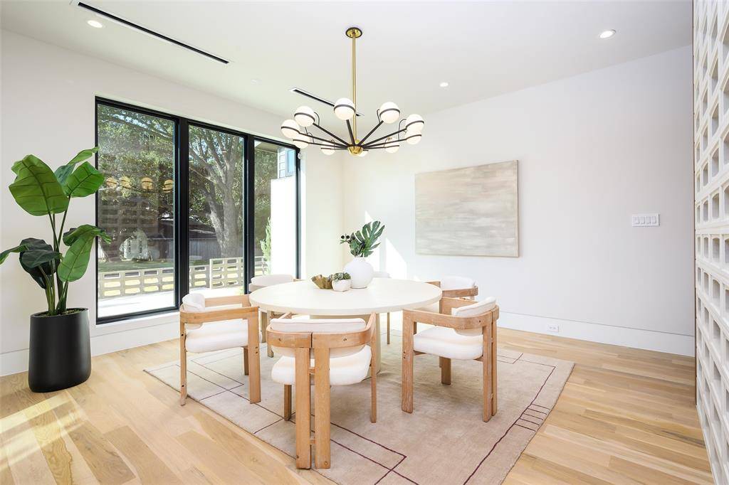 Dallas, TX 75229,10142 Coppedge Lane