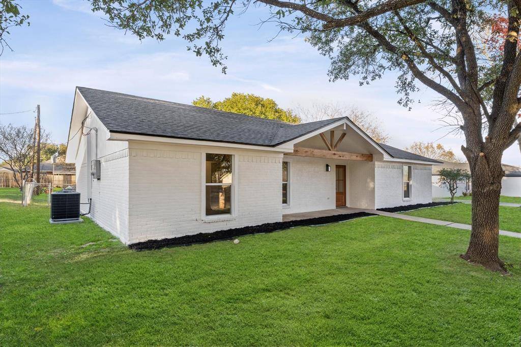 Hewitt, TX 76643,336 Oakwood Lane