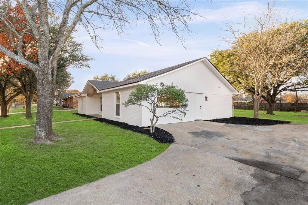 Hewitt, TX 76643,336 Oakwood Lane