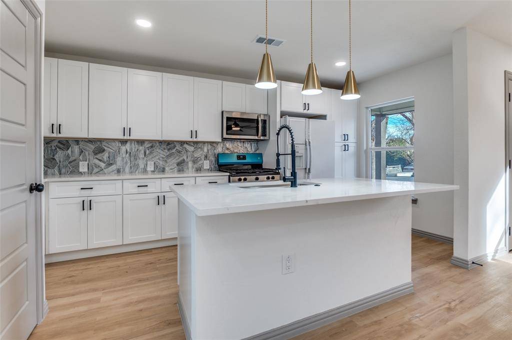 Grand Prairie, TX 75051,918 SW 4th Street