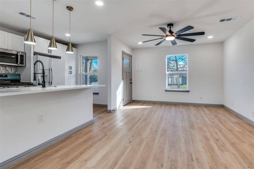 Grand Prairie, TX 75051,918 SW 4th Street