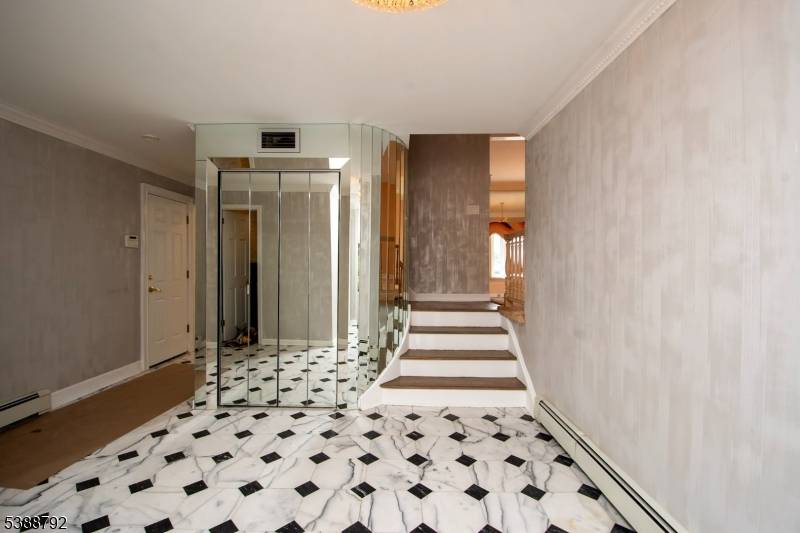 Roseland Boro, NJ 07068,34 Lincoln St