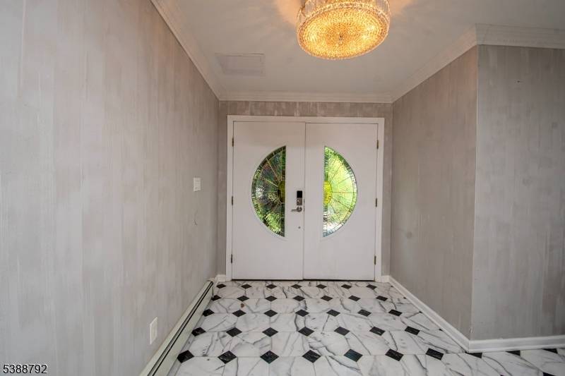 Roseland Boro, NJ 07068,34 Lincoln St