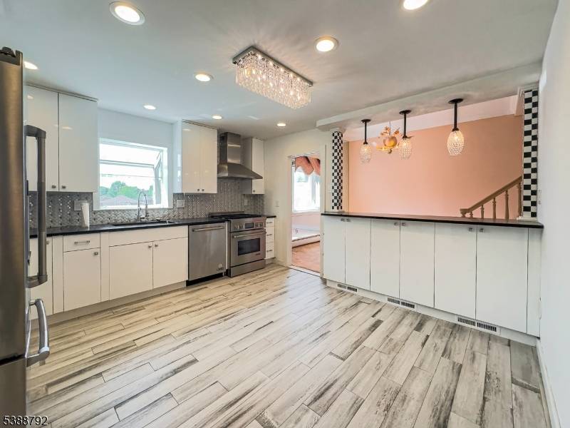 Roseland Boro, NJ 07068,34 Lincoln St