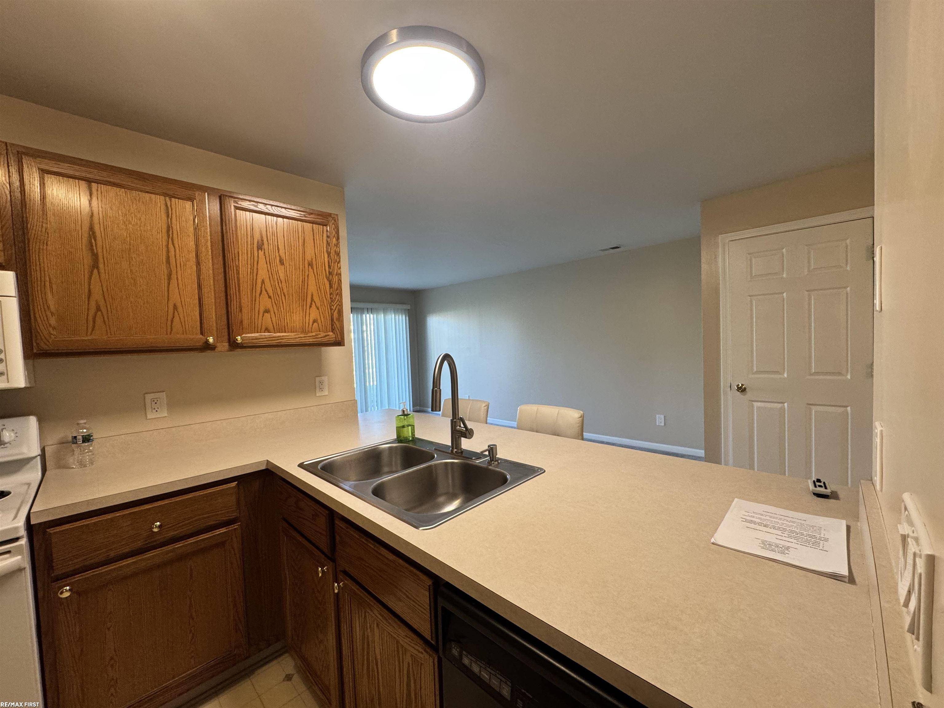 Roseville, MI 48066,30663 Hidden Pines LN