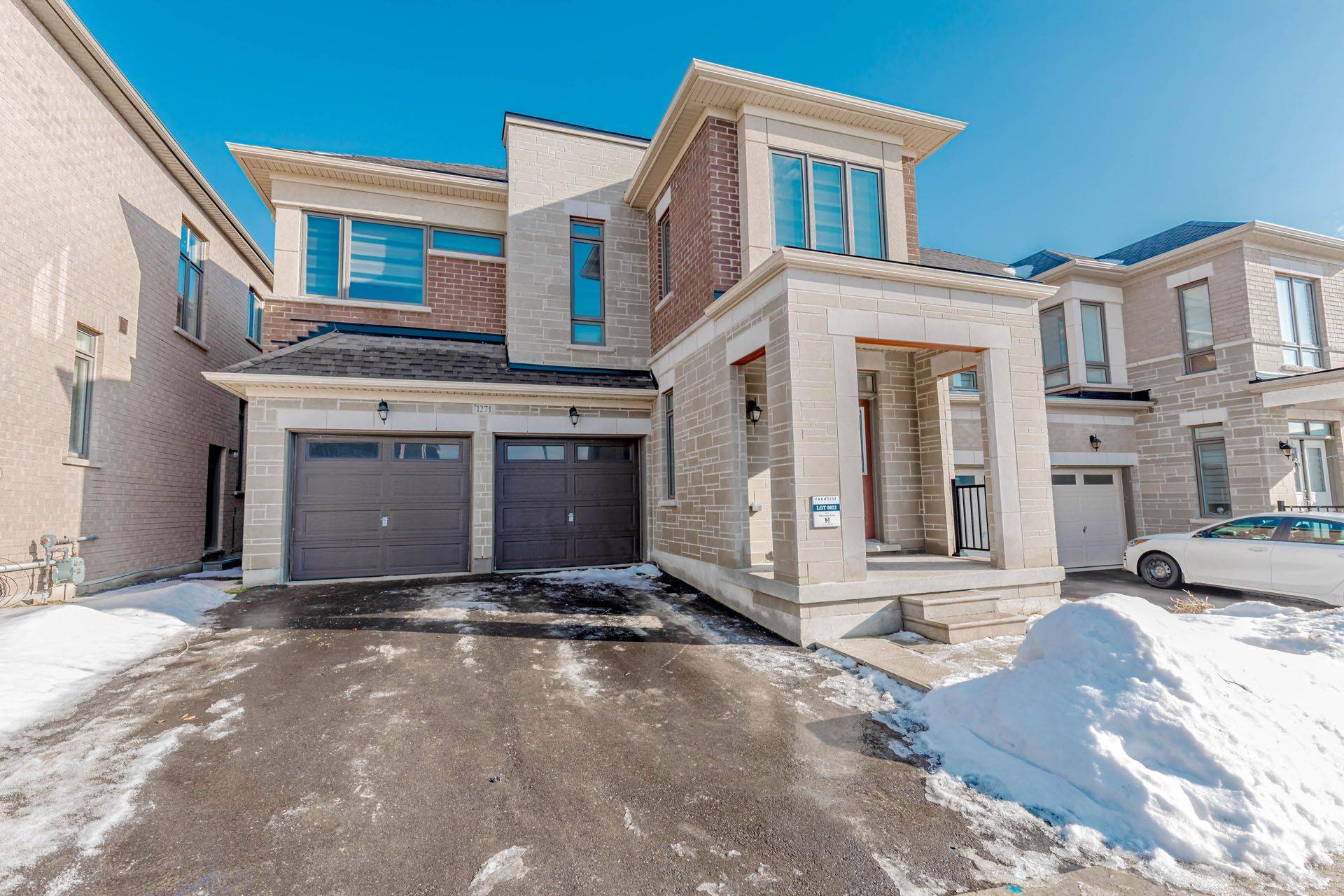 Oshawa, ON L1L 0T9,1271 Plymouth DR