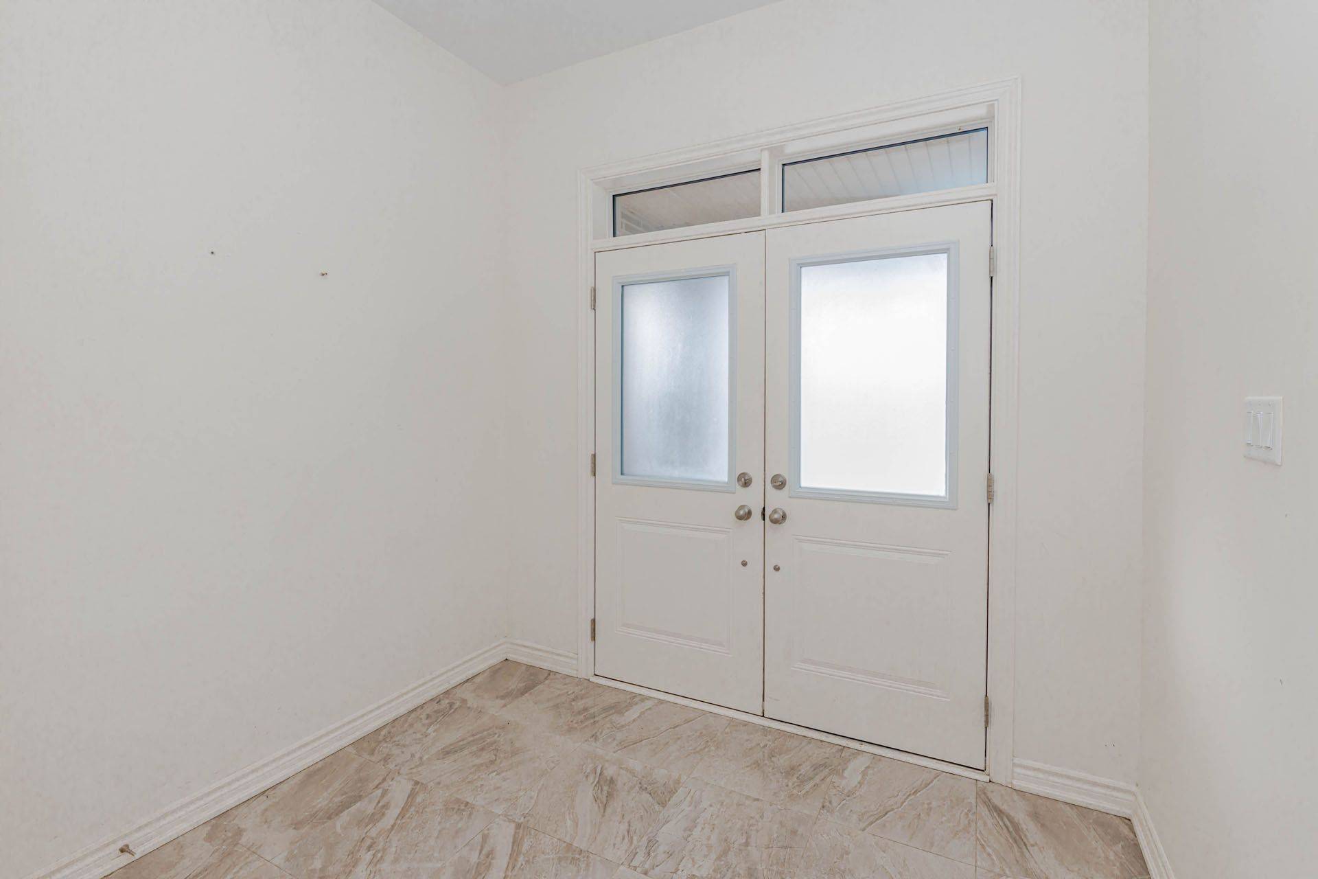 Oshawa, ON L1L 0T9,1271 Plymouth DR