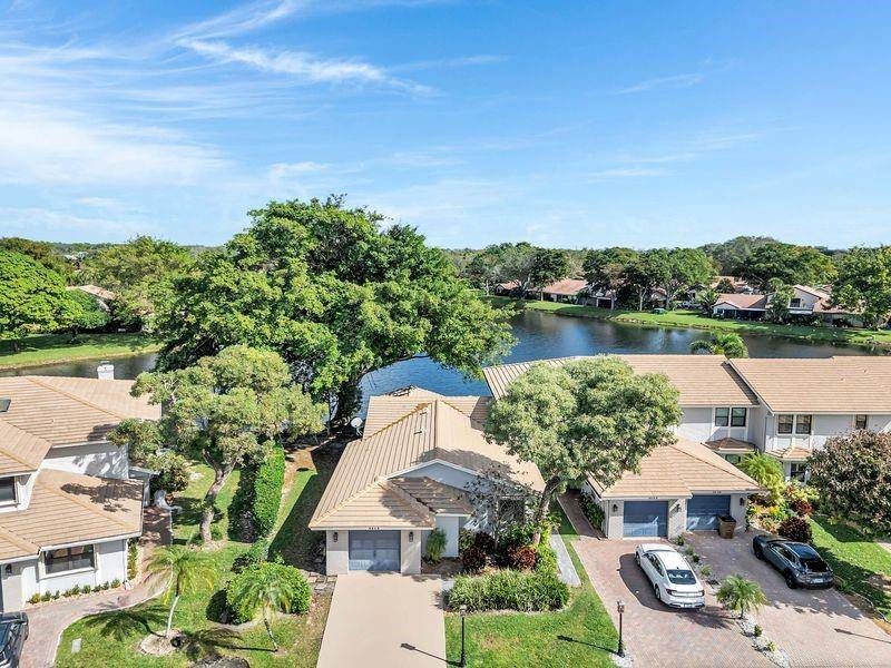 Deerfield Beach, FL 33442,3143 Deer Creek Lake Shore Dr #3143