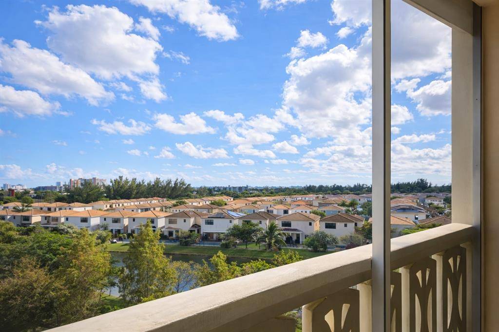 Miami, FL 33179,800 NE 195th St #606