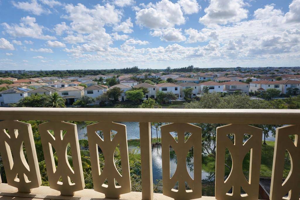 Miami, FL 33179,800 NE 195th St #606