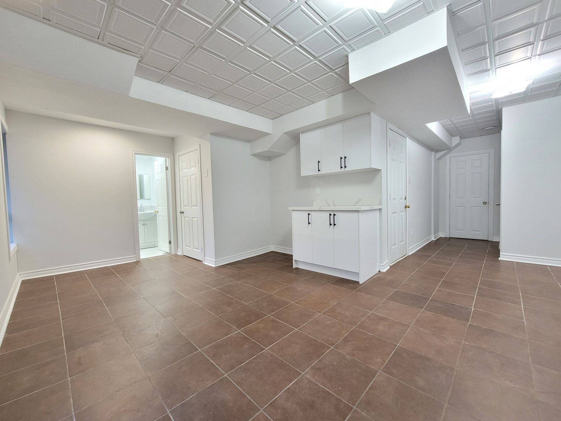 Newmarket, ON L3X 3B6,221 Knapton DR #Basement