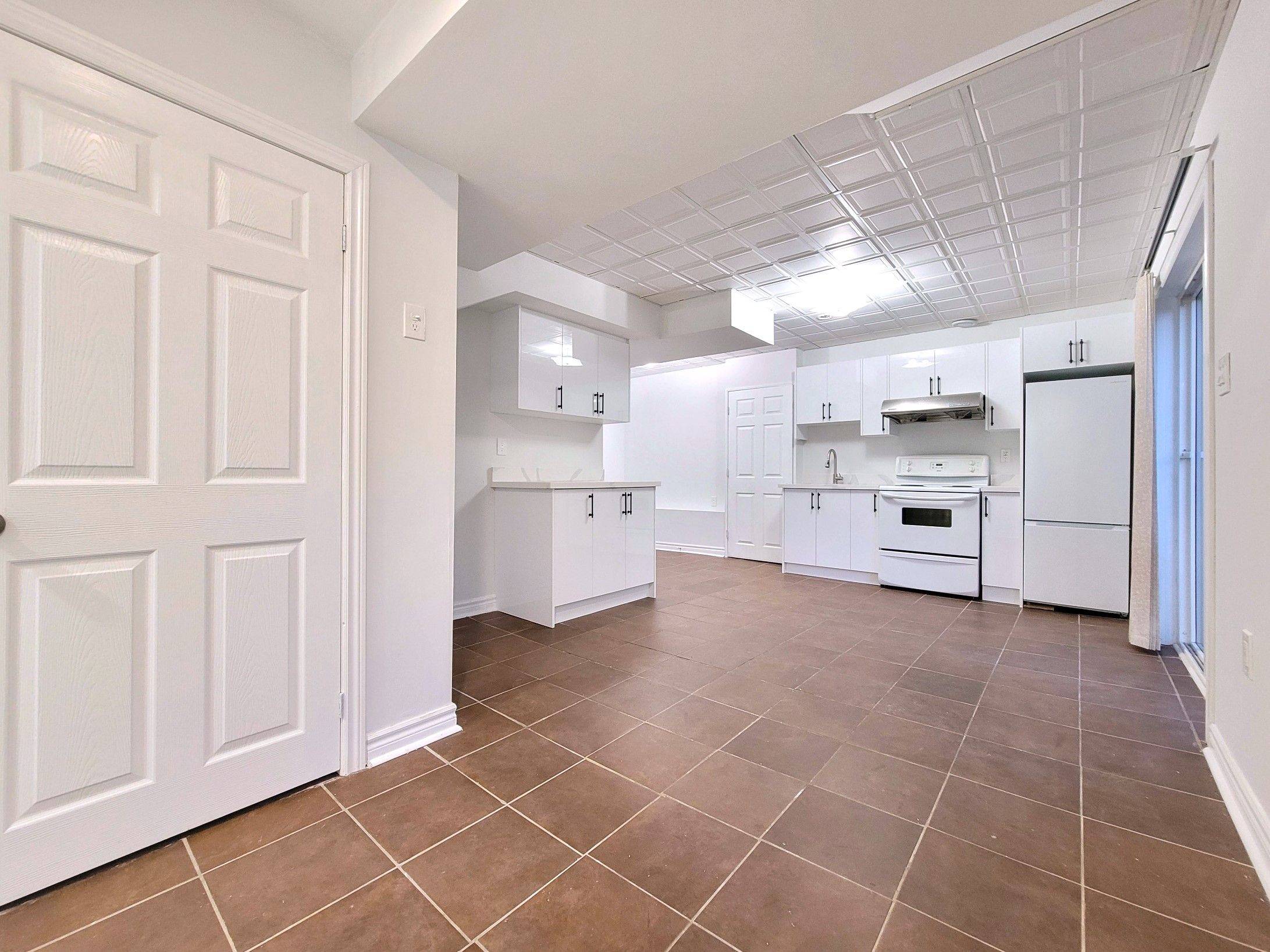 Newmarket, ON L3X 3B6,221 Knapton DR #Basement