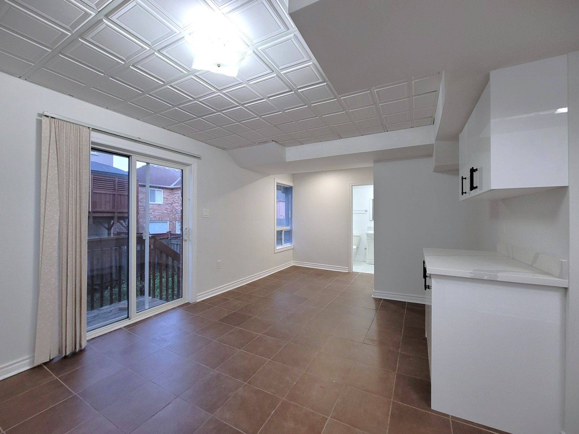 Newmarket, ON L3X 3B6,221 Knapton DR #Basement