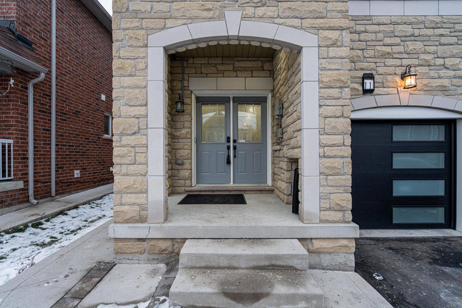 Brampton, ON L7A 4L2,11 Hoover RD