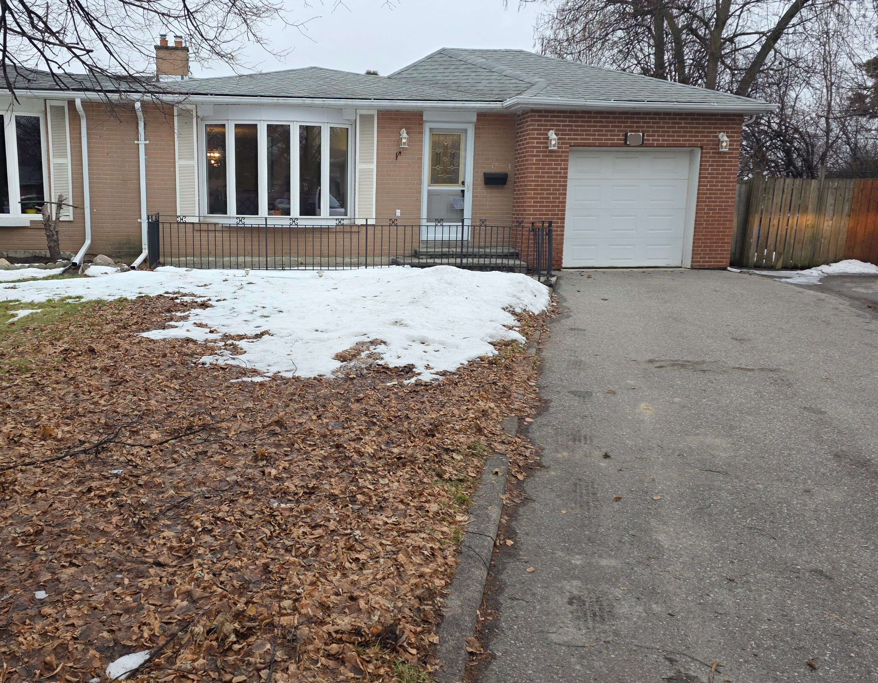 Brampton, ON L6T 1M8,23 Brookdale CRES