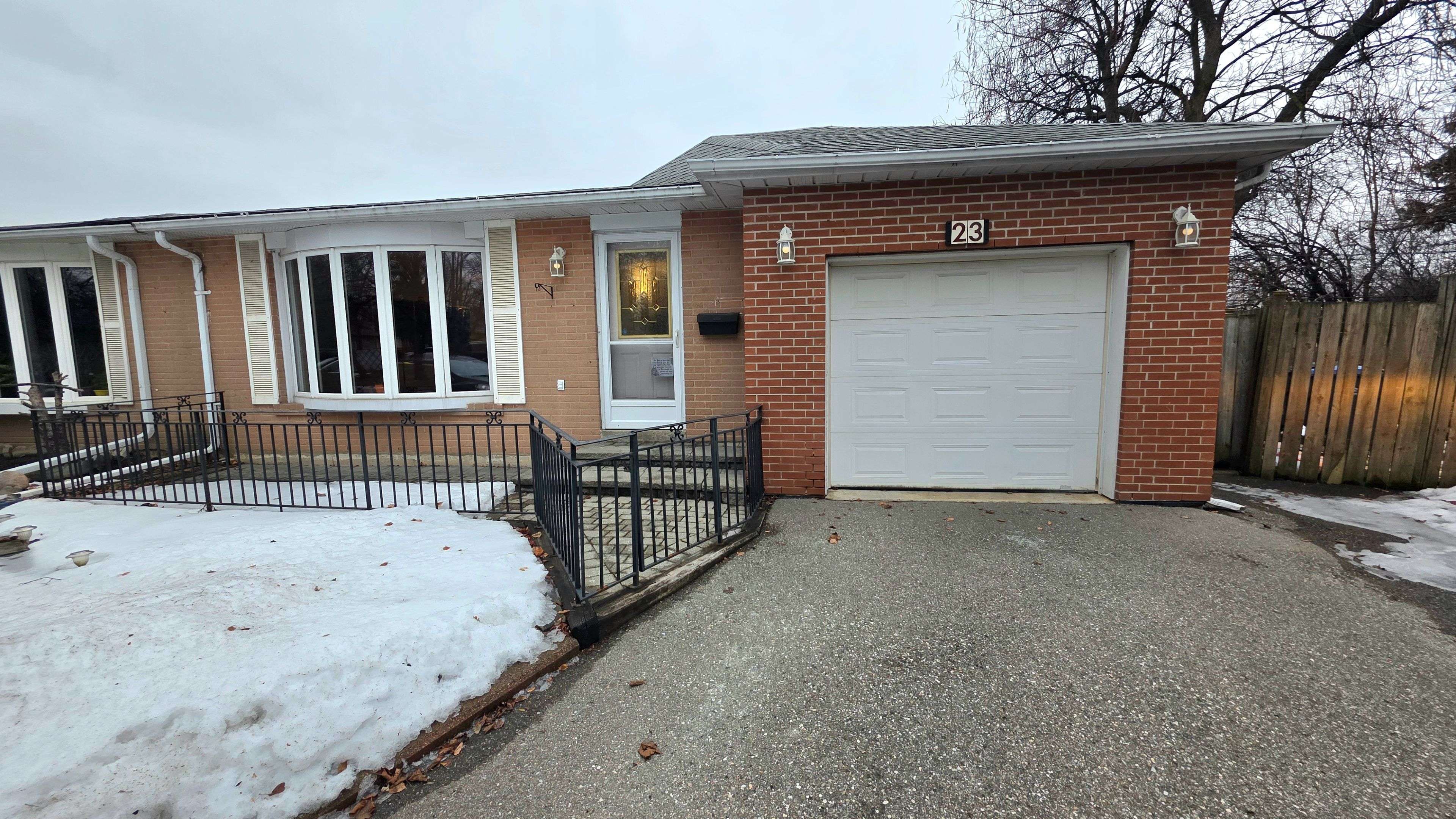 Brampton, ON L6T 1M8,23 Brookdale CRES