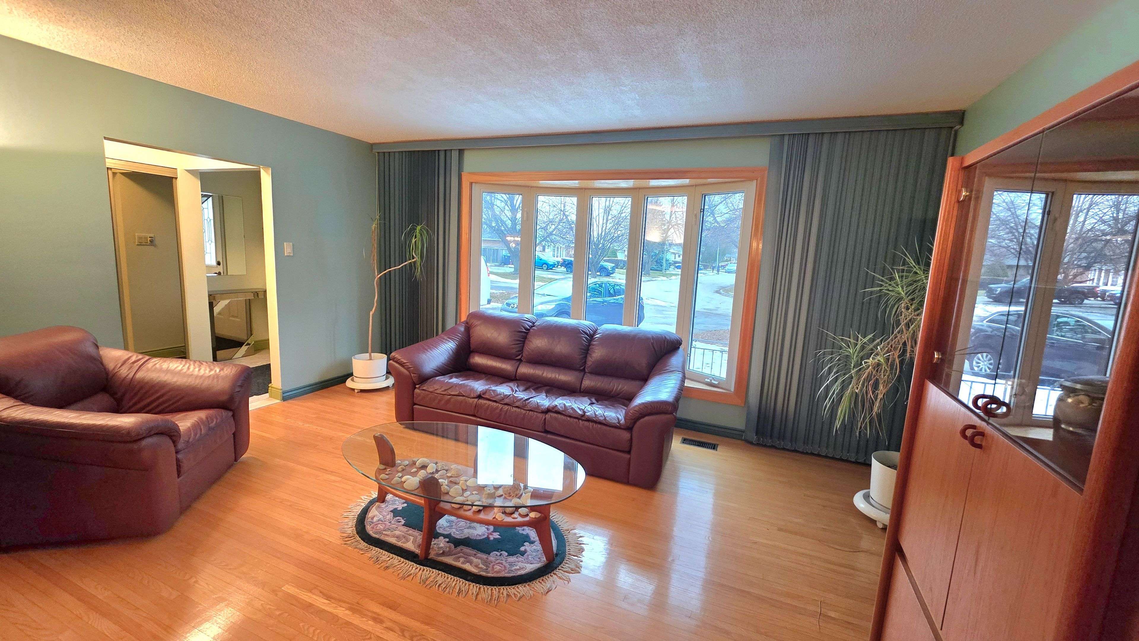 Brampton, ON L6T 1M8,23 Brookdale CRES