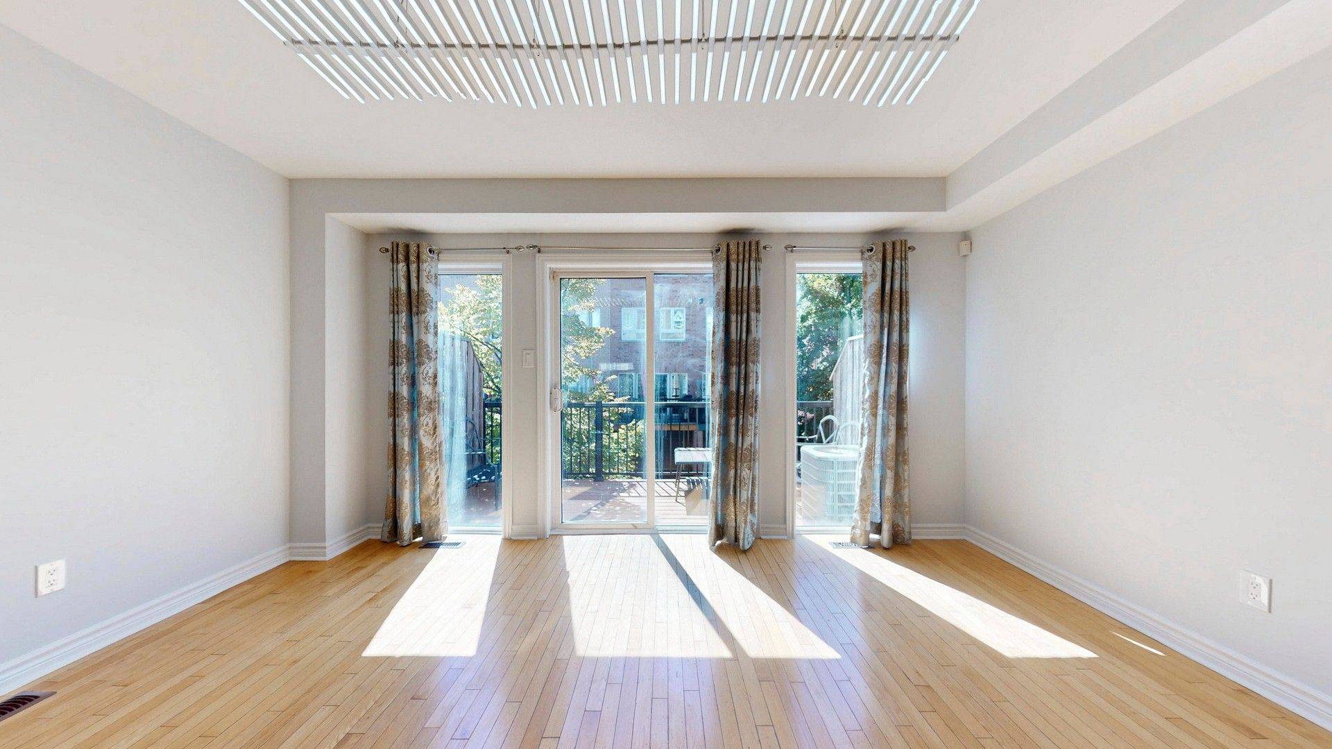 Toronto W07, ON M8Z 1P3,973 The Queensway N/A