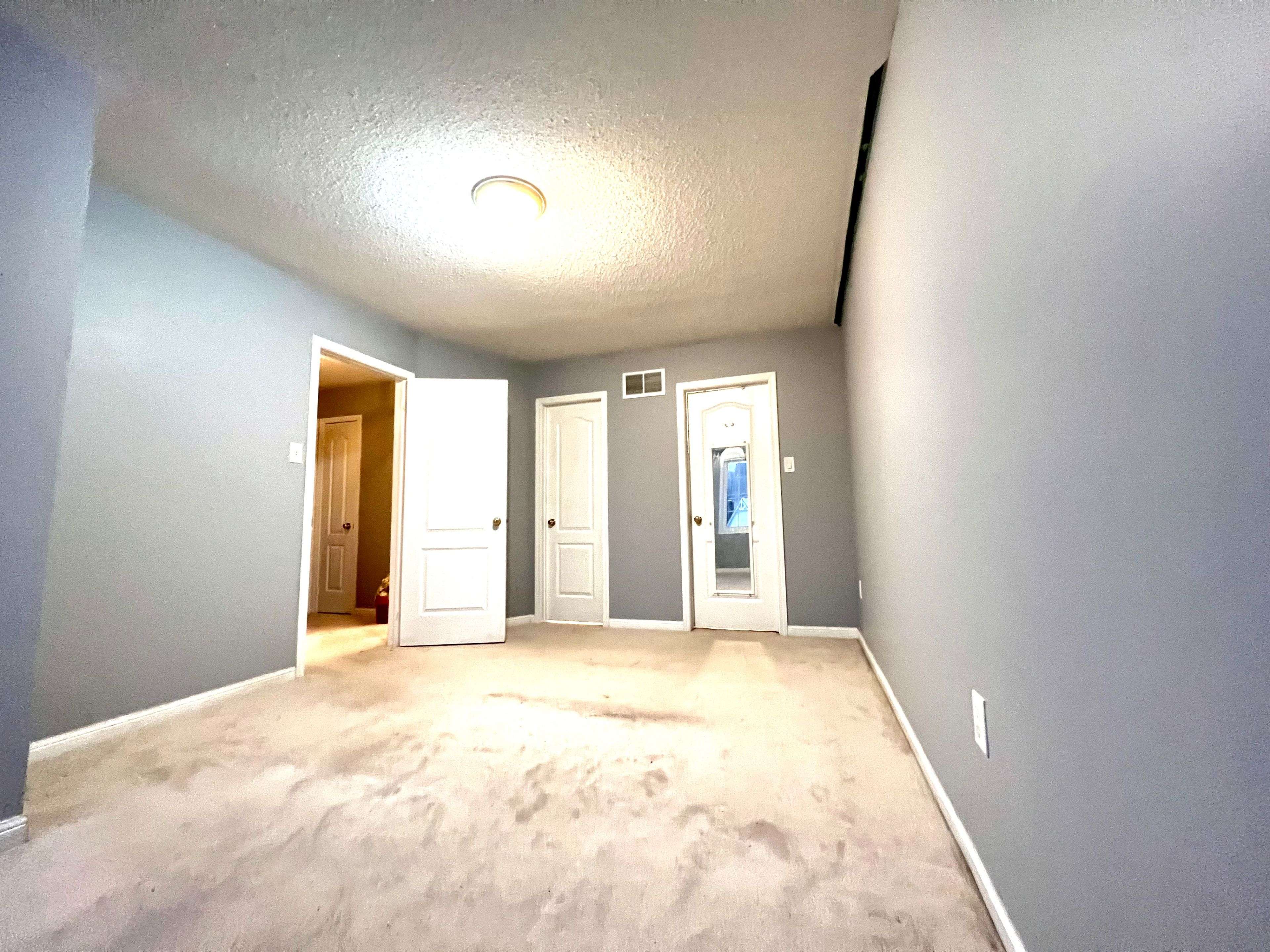 Mississauga, ON L5N 8J7,5872 Osprey BLVD #Upper