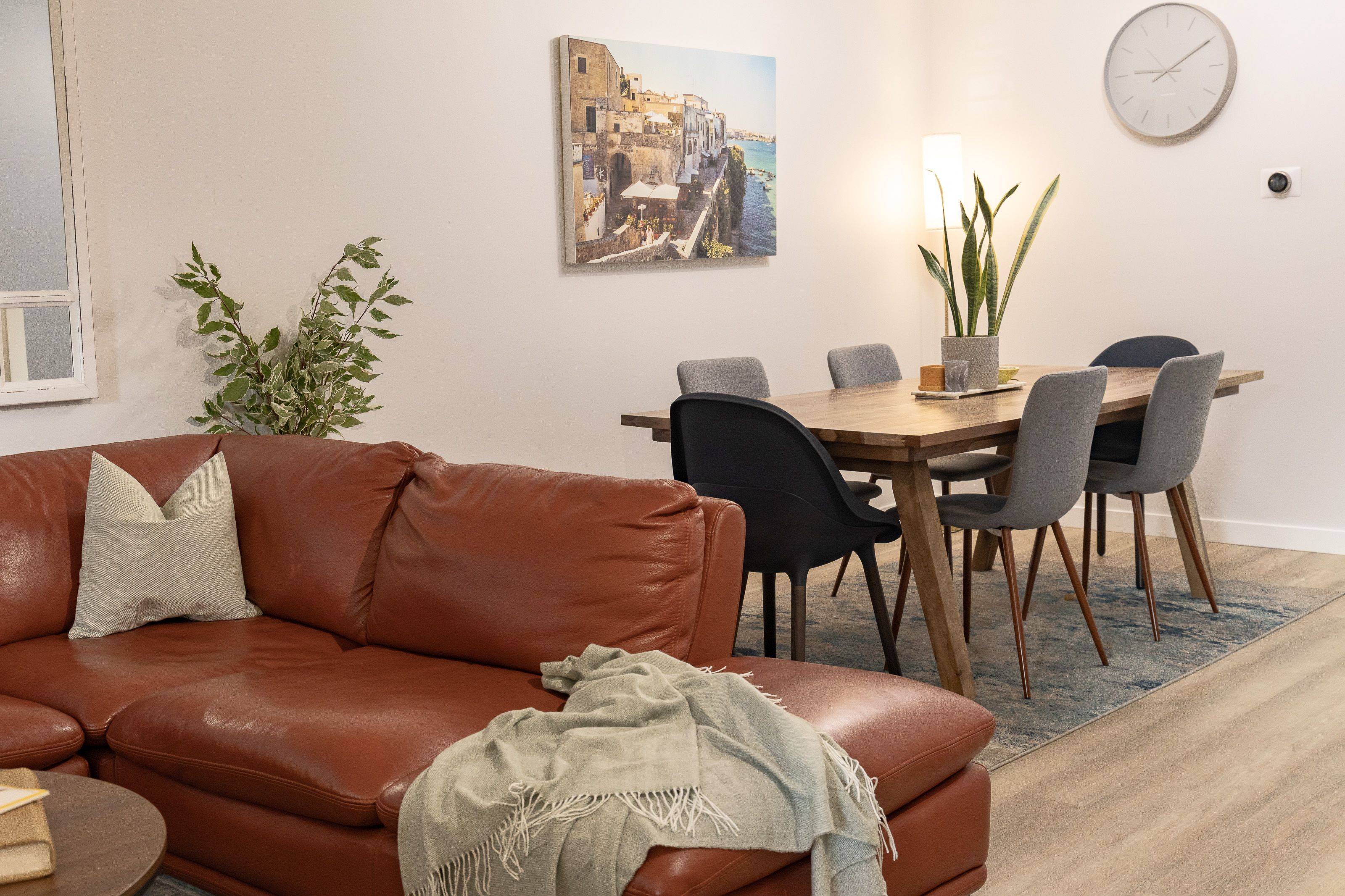 Oakville, ON L6H 5L8,2272 Mowat AVE #45