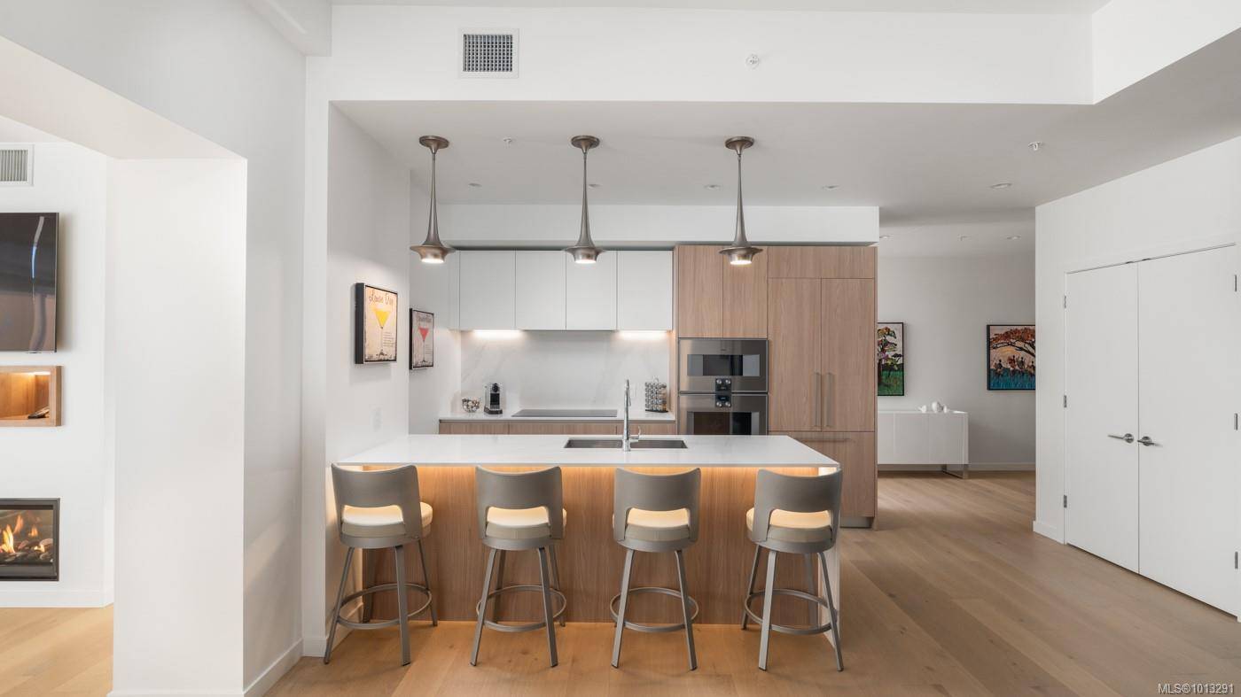 Langford, BC V9B 6R6,2000 Hannington Rd #1702