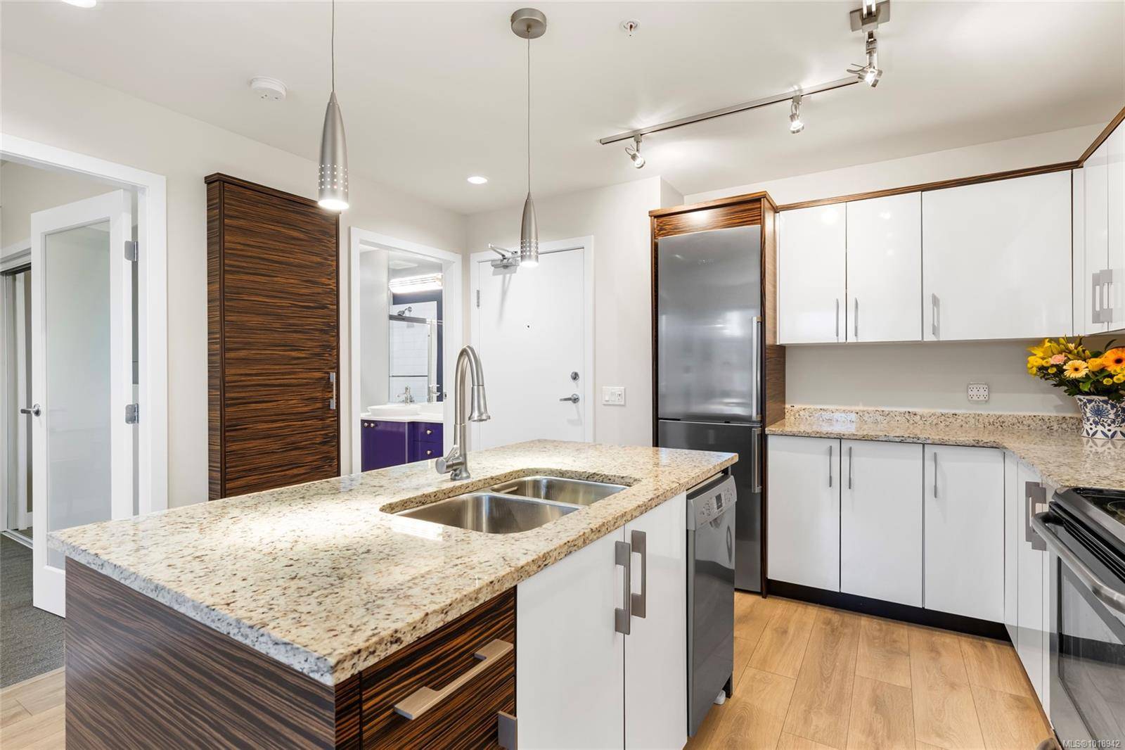 Saanich, BC V8X 2E9,4040 Borden St #206