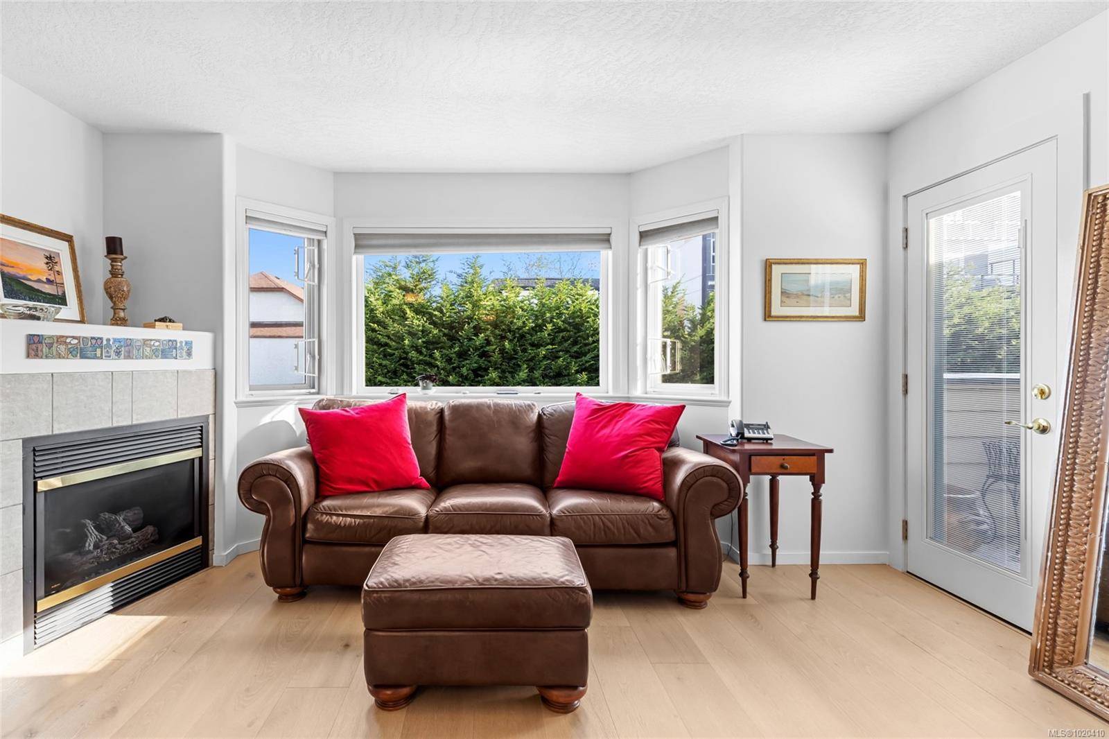 Sidney, BC V8L 2Y8,9725 Fourth St #204