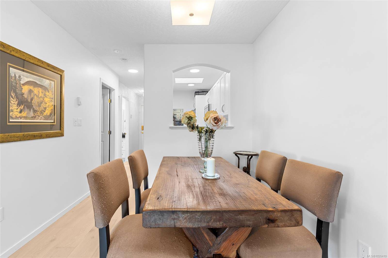 Sidney, BC V8L 2Y8,9725 Fourth St #204